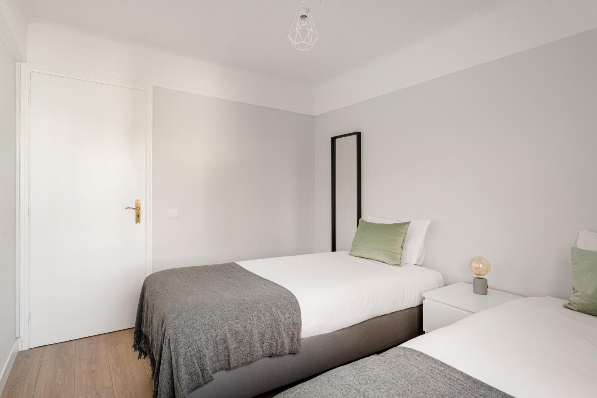 Wfh Urban Retreat At Carnide Apartment *
